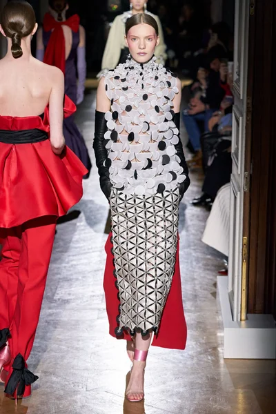 Look 15